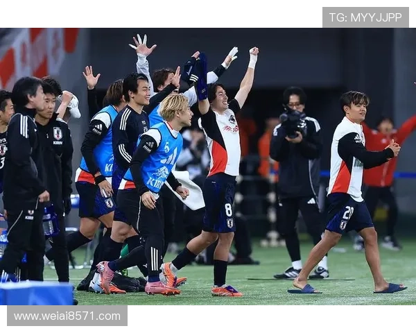 日本足球明星在梦幻城堡前的精彩瞬间与独特魅力展现